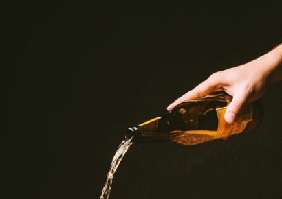 이젠 못 듣는 "퇴근하고 치맥?"…얇아진 지갑, 회식이 사라졌다