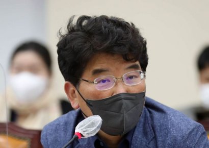 檢, '보좌관 성추행 혐의' 박완주 의원 불구속 기소