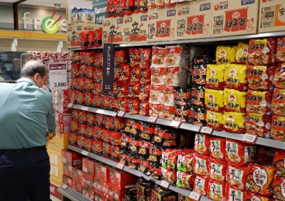 올들어 'K-푸드' 56.7억달러 수출…"라면, 역대 최대 실적"