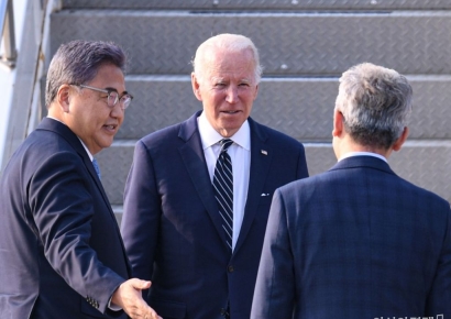 바이든, 영·프·독 정상 만나 "우크라 계속 지원해야"