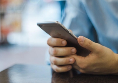 아이폰만 굳게 믿었는데 "탈탈 털릴 수도"…5가지 방식으로 해킹 가능했다