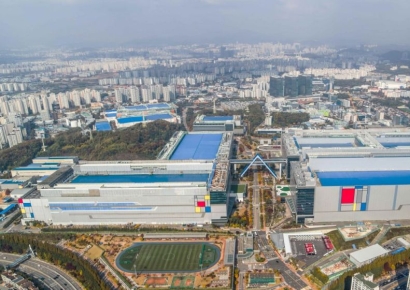 삼성전자, 4분기 영업익 2조8247억…반도체 적자 42% 줄였다