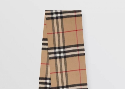 "이젠 英 국민 옷"…'체크무늬' 버버리, FTSE 대형주서 퇴출 