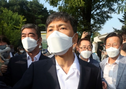 '안희정 성범죄 피해' 김지은씨, 손배소 2심도 일부 승소