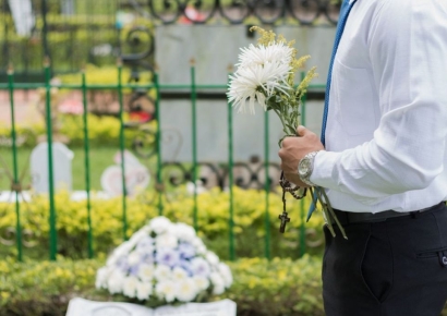 '사망 판정 받았는데'…관에서 깨어난 88세 체코 할머니 