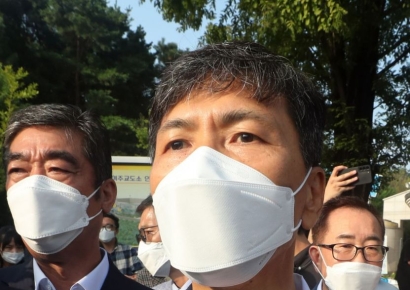 김지은, 안희정 상대 손배소 일부 승소…法 "8300여만원 배상해야"