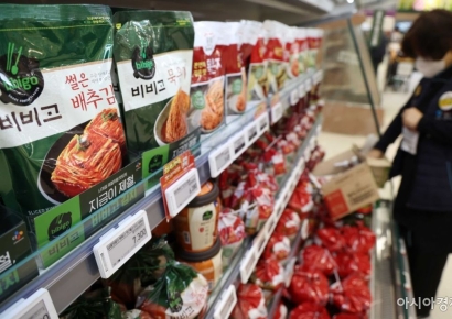 식탁 점령한 中김치…역대급 수출에도 웃지 못하는 'K김치' 