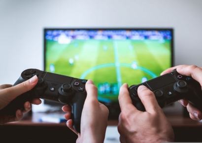 "청력에 영구적 손상 입어"…15년간 매일 5시간 '이것'해 생긴 변화