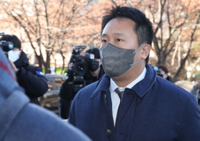 [단독]국내 최대 공유오피스 지주사 '신현성 지분' 매각 추진