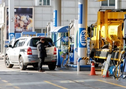 美 원유 증산에… 사우디, 석유가격 인하키로