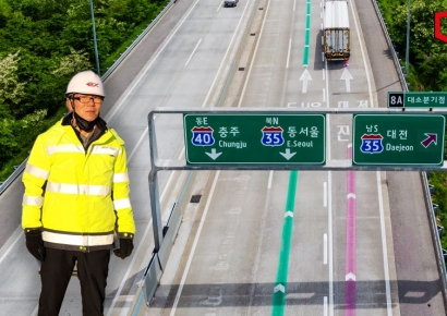 '사고 85% 감소', 도로에 분홍색 칠한 이 남자[2023 Asia Newspick]①