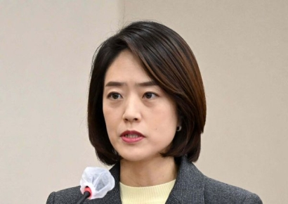 고민정 “이재명 연임 도전할 듯…대선 후보로는 리스크 커”