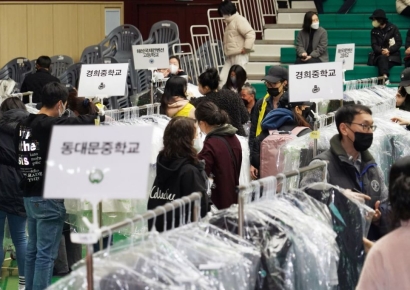 '등골 브레이커' 교복에 칼 뺐다…정부, 제도개선 착수