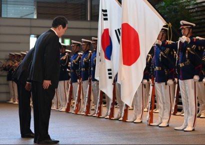"No hay razón para pagar la tarifa de la licencia"… Chispas 'Saludo a la bandera del sol' de KBS