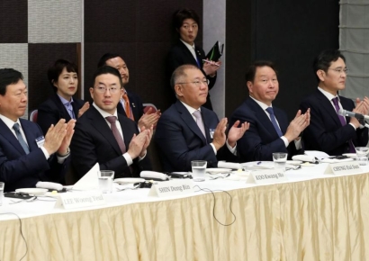트럼프와 골프 라운딩 회동?…4대 그룹 총수, 손정의 초청에 美 방문