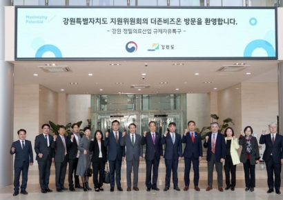 한덕수 총리, 더존비즈온 정밀의료 빅데이터 플랫폼 규제개선 우수 사례 소개