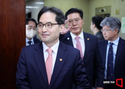 "유료전환 14일 전 고지해야"...다크패턴에 칼 뺀 공정위 