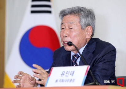 유인태 "김병기, 보좌진 자르고 취업까지 훼방…이혜훈, 망가질대로 망가져 물러나려는 듯" 