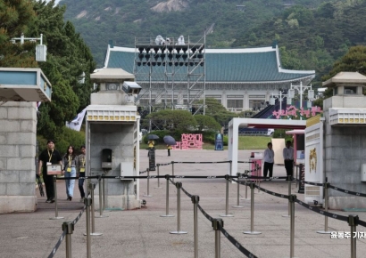 "다시 대통령 집무실로?"…尹 파면 후 청와대 관람객 급증