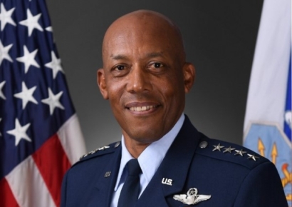 트럼프, 찰스 브라운 합참의장 전격 경질…곧바로 후임 지명