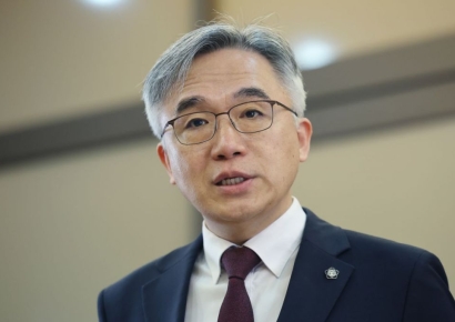 ‘故 박원순 피해자 신상공개’ 정철승 변호사, 1심서 징역 1년