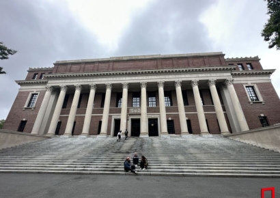 하버드대, '데이터 조작 의혹' 교수 정년보장 취소하고 면직 