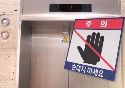 엘리베이터에 목줄 낀 반려견 구하려다…70대 추락사