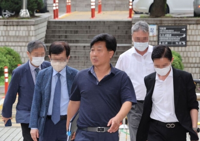 ‘KT 일감 몰아주기’ 황욱정 KDFS 대표, 1심 징역 2년6개월…법정구속