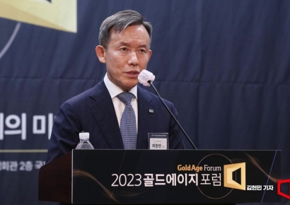 최현만, 미래에셋운용 지분 매각으로 450억원 손에 