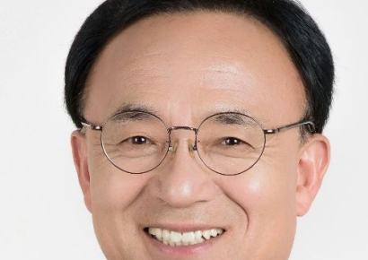 [100세시대 재테크]버크셔 해서웨이, 사상 최대 현금 보유와 이익 감소의 의미