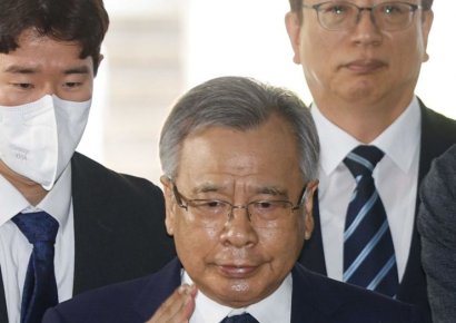 법원, '가짜 수산업자 금품수수' 박영수 전 특검 집행유예 선고