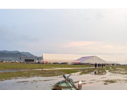 '생존게임'된 잼버리…폭염에 백골까지 조롱거리 전락