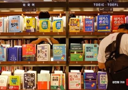 "한 번 보고 안 보는데 2만원이나 주긴 아까워"…북적거리는 중고서점[주머니톡]