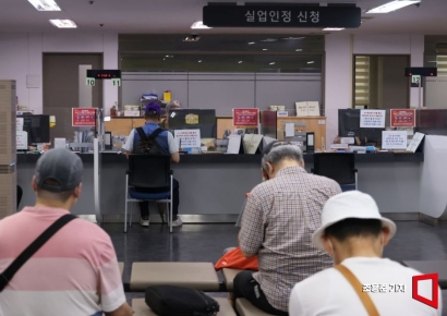 이미 실업급여로 15조 나가는데…"65세 이상 신규 취업자도 지급 검토"