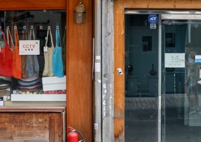 [금안보고서]"빚 못갚는 자영업자 급증…채무재조정 나서야"