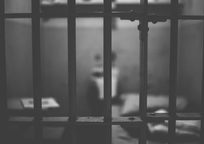 마약중독 40대 아들 가두려 집안에 감방 만든 어머니