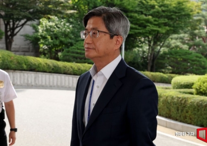 檢 ‘거짓 해명 의혹’ 김명수 전 대법원장 소환조사 통보