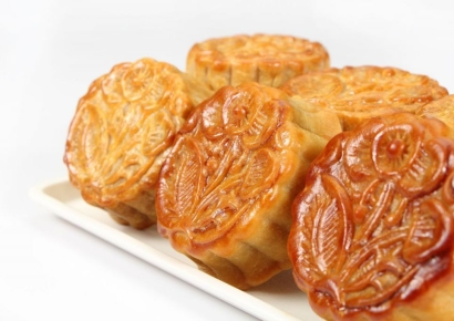 "복통 호소하기도"...中여성, 고기 월병 먹다가 치아 발견 