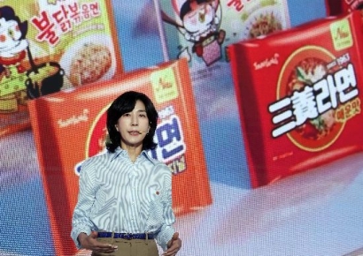 '까르보불닭' 받고 엉엉 운 소녀에 통큰 선물…배경엔 삼양 김정수式 인재 실험
