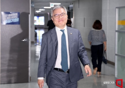법원, '이동재 전 채널A 기자 명예훼손' 최강욱 2심서 벌금 1000만원… 1심 무죄 뒤집혀
