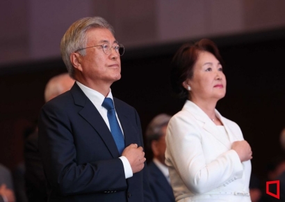 문재인 "민주당 정부 위해 힘 모을 때…배타적 행태 배격해야"