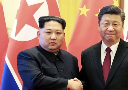 김정은, 시진핑에 국경절 축전 보내…"굳게 단결하자"