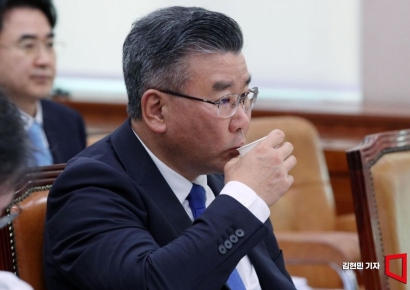 '세상은 요지경' 유병호, 사무총장에 '엿' 보내…TF는 캄보디아 '웬치' 비유