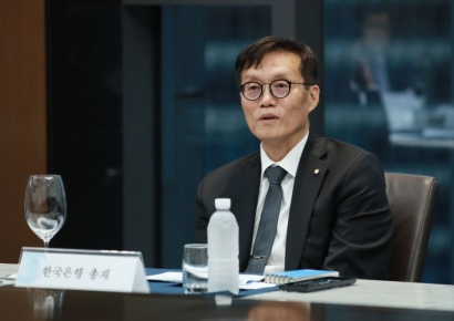 [금통위poll]③한은 최대 고민은 '국제유가·가계부채'…물가·경기 다 놓칠수도