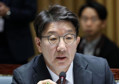 권성동 “김규현 변호사 접촉 野 의원 장경태” 주장