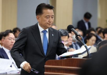 경찰, 김영환 지사 '돈봉투 수수 의혹' 충북도청 압수수색