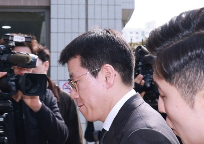 김범수 겨눈 금감원 칼날…카뱅 대주주 적격성·SM 인수 향방은