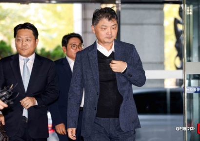 [특징주]카카오, 김범수 센터장 금감원 출석에 하락세…52주 신저가