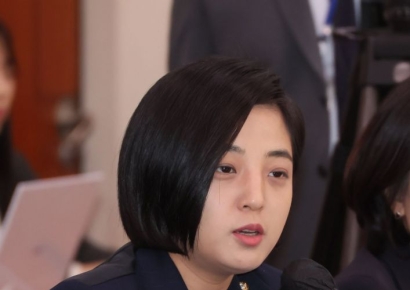 강은미 "류호정, 의석 유지 위해 궤변…예의도 없는 의원 1번 뽑아"