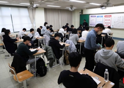 학력은 최상위인데…한국 학생 22% "삶에 불만족"